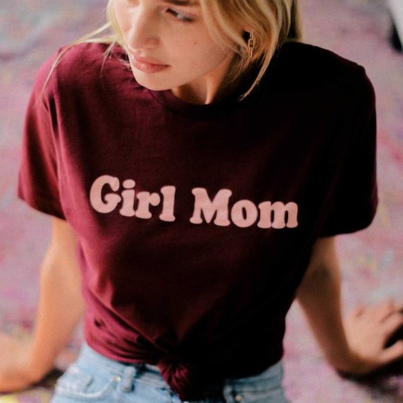 T-Shirt Addicts Tops - Girl Mom T-Shirt